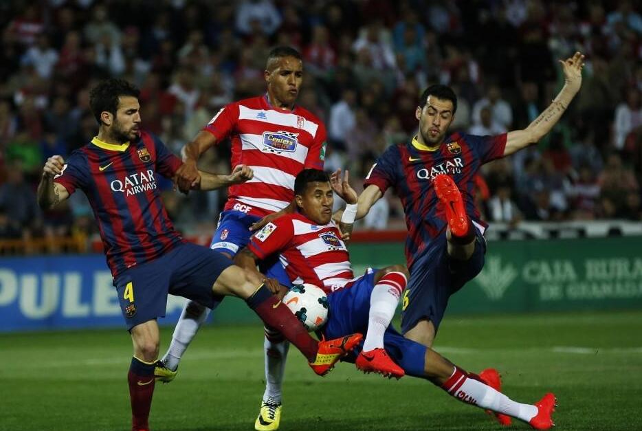 他频繁与主 他频繁与主